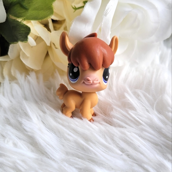 Littlest Pet Shop Authentic LPS #1-128 Llama Alpaca G6 Nita Alpaco Purple Eyes - Picture 1 of 10